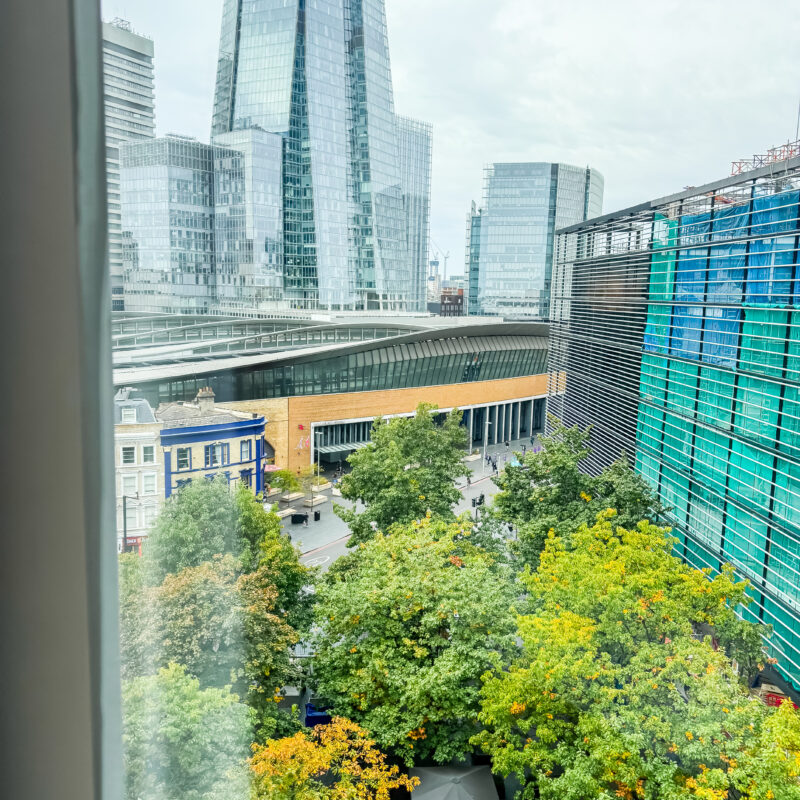 London, UK | Day 1 | Bookstores & Buses